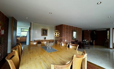 SE VENDE MAGNFICA CASA EN LA CALERA