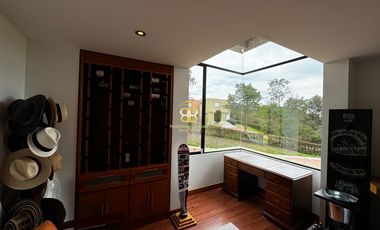SE VENDE MAGNFICA CASA EN LA CALERA