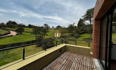 SE VENDE MAGNFICA CASA EN LA CALERA