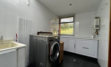 SE VENDE MAGNFICA CASA EN LA CALERA