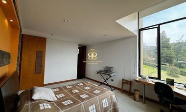 SE VENDE MAGNFICA CASA EN LA CALERA