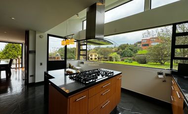 SE VENDE MAGNFICA CASA EN LA CALERA