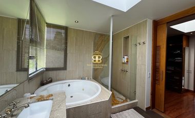 SE VENDE MAGNFICA CASA EN LA CALERA