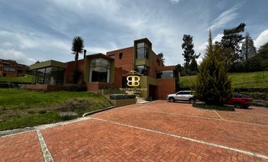 SE VENDE MAGNFICA CASA EN LA CALERA