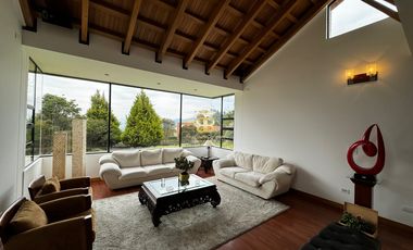 SE VENDE MAGNFICA CASA EN LA CALERA