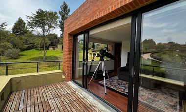 SE VENDE MAGNFICA CASA EN LA CALERA