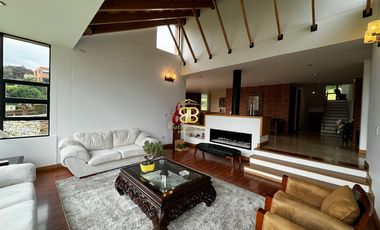 SE VENDE MAGNFICA CASA EN LA CALERA