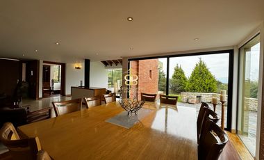 SE VENDE MAGNFICA CASA EN LA CALERA