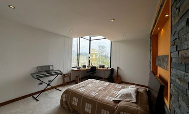 SE VENDE MAGNFICA CASA EN LA CALERA