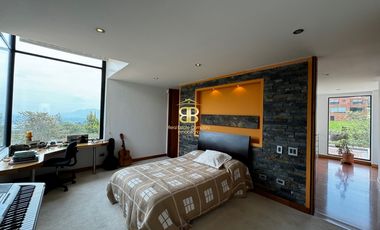 SE VENDE MAGNFICA CASA EN LA CALERA