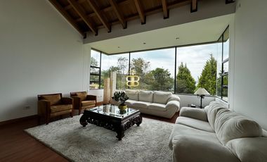 SE VENDE MAGNFICA CASA EN LA CALERA