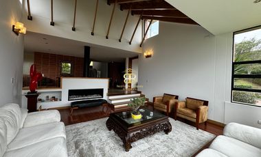 SE VENDE MAGNFICA CASA EN LA CALERA