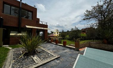 SE VENDE MAGNFICA CASA EN LA CALERA