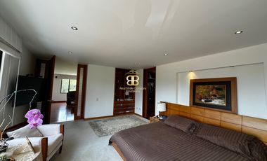 SE VENDE MAGNFICA CASA EN LA CALERA