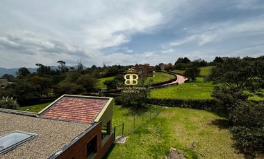 SE VENDE MAGNFICA CASA EN LA CALERA