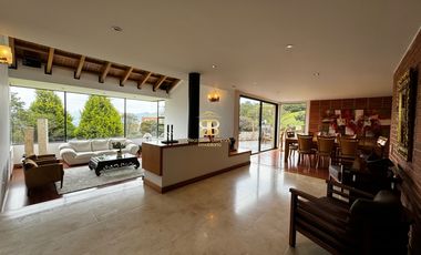 SE VENDE MAGNFICA CASA EN LA CALERA
