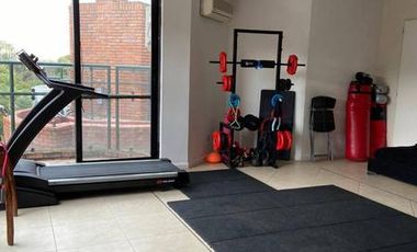 VENTA increible TRIPLEX Reciclado a full  4 dormit 2 coch playroom PILETA y terraza propias