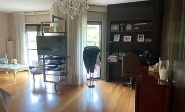 VENTA increible TRIPLEX Reciclado a full  4 dormit 2 coch playroom PILETA y terraza propias