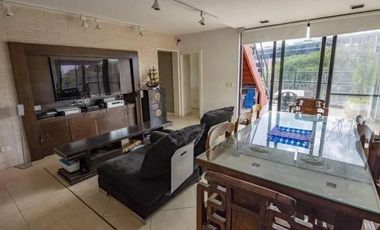 VENTA increible TRIPLEX Reciclado a full  4 dormit 2 coch playroom PILETA y terraza propias
