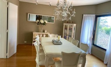 VENTA increible TRIPLEX Reciclado a full  4 dormit 2 coch playroom PILETA y terraza propias