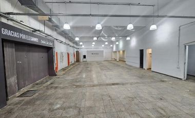 Galpón/ Amplio local Comercial 320m2 aprox.