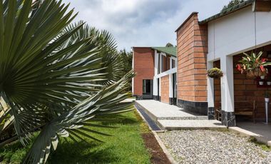 Hermosa casa finca de un solo nivel