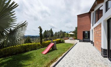 Hermosa casa finca de un solo nivel