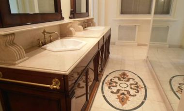 ALQUILER: U$8.500 paquete, sin muebles - Importante PISO estilo racionalista en la mejor zona de embajadas de Barrancas CON JARDÍN PROPIO!! -