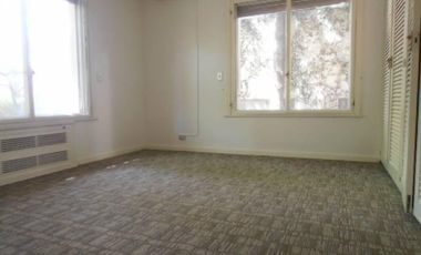 ALQUILER: U$8.500 paquete, sin muebles - Importante PISO estilo racionalista en la mejor zona de embajadas de Barrancas CON JARDÍN PROPIO!! -