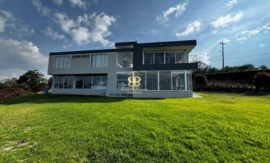 SE VENDE CASA EN YERBABUENA