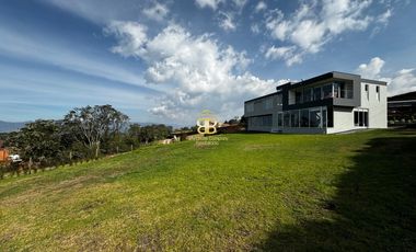 SE VENDE CASA EN YERBABUENA