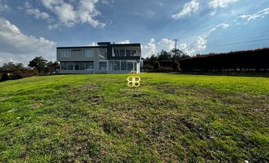 SE VENDE CASA EN YERBABUENA