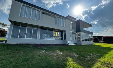 SE VENDE CASA EN YERBABUENA