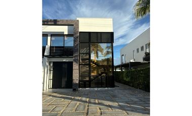 VENDO CASA PARA ESTRENAR EN LAGOS DEL PEÑON GIARADOT CUND.