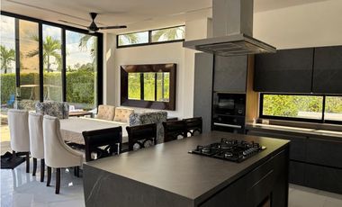 VENDO CASA PARA ESTRENAR EN LAGOS DEL PEÑON GIARADOT CUND.