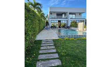 VENDO CASA PARA ESTRENAR EN LAGOS DEL PEÑON GIARADOT CUND.