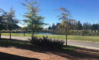 VENTA CASA EN LA ALAMEDA NORDELTA CON EXCELENTES VISTAS A LA LAGUNA