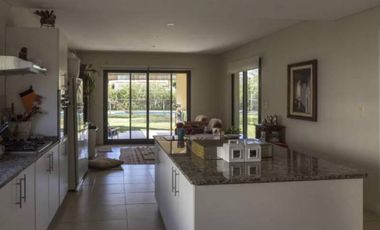 VENTA CASA EN LA ALAMEDA NORDELTA CON EXCELENTES VISTAS A LA LAGUNA