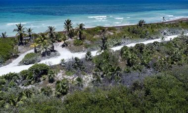 HERMOSO TERRENO FRENTE AL MAR EN VENTA