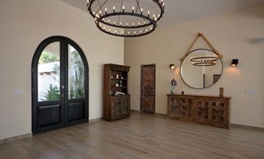 PACÍFICA Y LUJOSA VILLA DE TRES RECÁMARAS FRENTE AL MAR