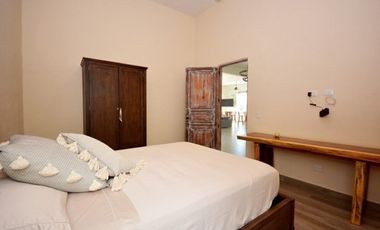 PACÍFICA Y LUJOSA VILLA DE TRES RECÁMARAS FRENTE AL MAR