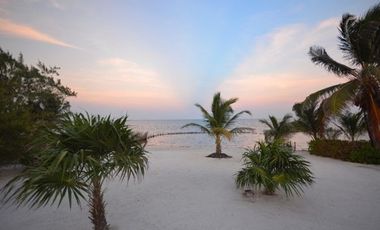 PACÍFICA Y LUJOSA VILLA DE TRES RECÁMARAS FRENTE AL MAR