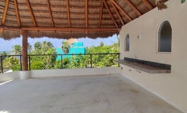 PACÍFICA Y LUJOSA VILLA DE TRES RECÁMARAS FRENTE AL MAR