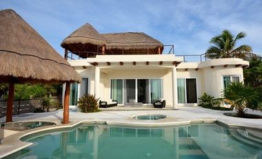 PACÍFICA Y LUJOSA VILLA DE TRES RECÁMARAS FRENTE AL MAR