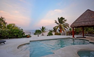 PACÍFICA Y LUJOSA VILLA DE TRES RECÁMARAS FRENTE AL MAR