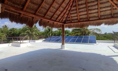 PACÍFICA Y LUJOSA VILLA DE TRES RECÁMARAS FRENTE AL MAR