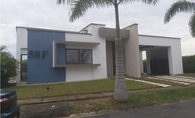 VENDEMOS  CASA CAMPESTRE UN PISO COND.BARU- VILLAVICENCIO