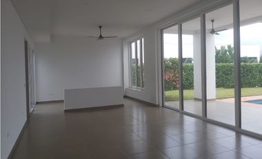 VENDEMOS  CASA CAMPESTRE UN PISO COND.BARU- VILLAVICENCIO