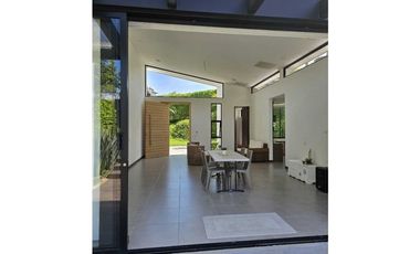 VENTA HERMOSA CASA CAMPESTRE CON PISCINA CERRITOS PEREIRA
