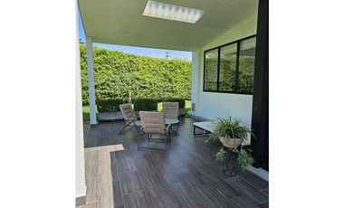 VENTA HERMOSA CASA CAMPESTRE CON PISCINA CERRITOS PEREIRA